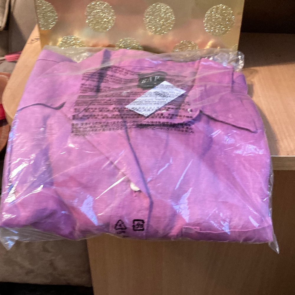 New in Bag Gap l/s shirt